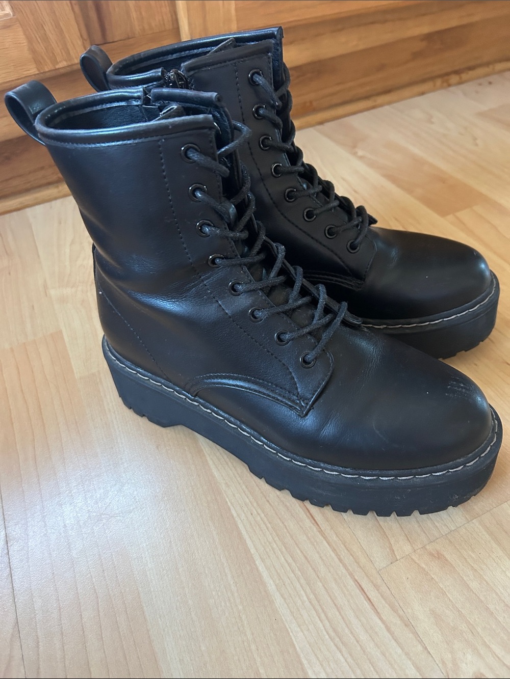Steve Madden Black Platform Lace-Up Combat Boots Sz 8